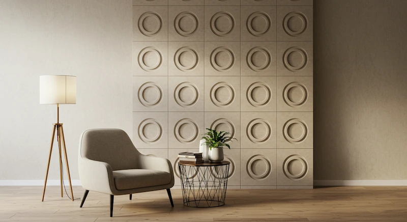 Painel decorativo de cobogós criando ponto focal em sala moderna, com design geométrico em tom bege, iluminação suave e decoração minimalista com poltrona e mesa lateral.